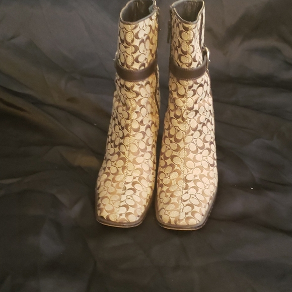 Boots - Picture 5 of 5